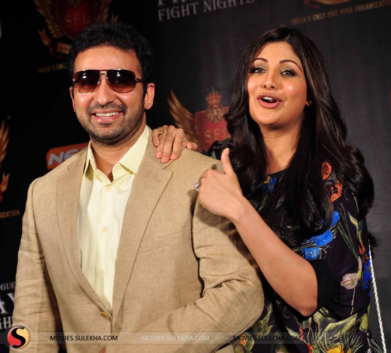 shilpa-shetty-raj-kundra-at-sfl-pro-martial-art-photos068