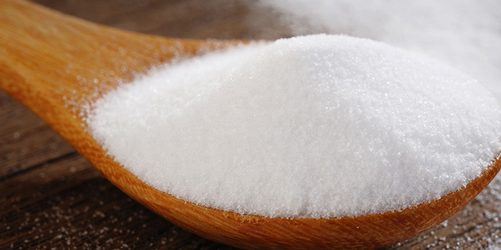 Use-baking-soda-for-dandruff-treatment