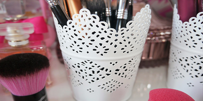 Pen-holder-for-lip-liners